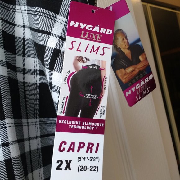Nygard Black & White Capris - Picture 3 of 5